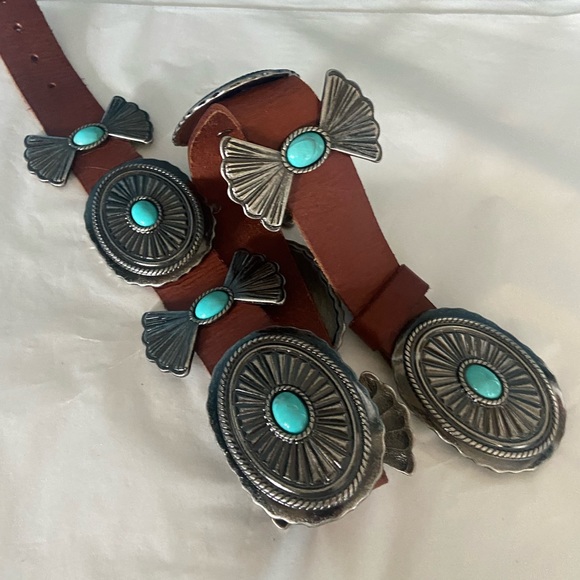🛑SOLD Vintage Brown Leather Navajo Western Concho Belt with Turquoise Small - Picture 4 of 8